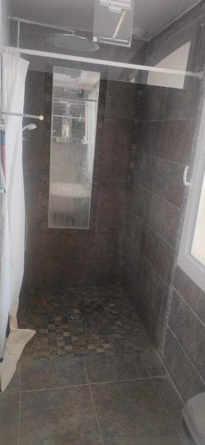 Logement Entier A 15 Mn D'Avignon, 10Mn D'Orange Deux Chambres Roquemaure (Gard) Exterior foto
